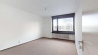 Helle 3-Zimmer-Wohnung im 4.OG mit Balkon und Aufzug, KA-Rüppurr Nähe Battstraße - 3-ZW, Kind