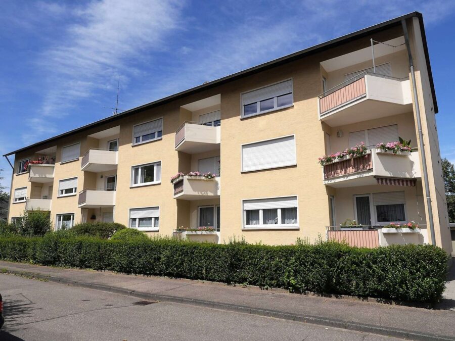 In Erbpacht: Großzügige und gut geschnittene 4,5-Zimmer-ETW mit 3 Balkonen, Ettlingen im Ferning, 76275 Ettlingen, Etagenwohnung