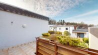 Zum Wohlfühlen: Großzügiger Reihenmittelbungalow in ruhiger Hanglage, Waldbronn-Busenbach - RMH, EG Balkon